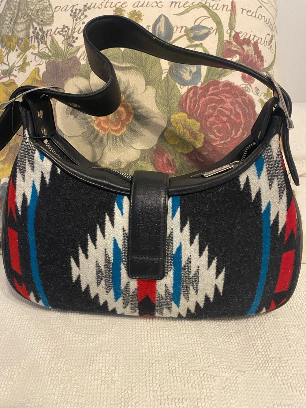 Pendleton Aztec Shoulder Bag in Black, Red & Blue, new no tags - Picture 2 of 11